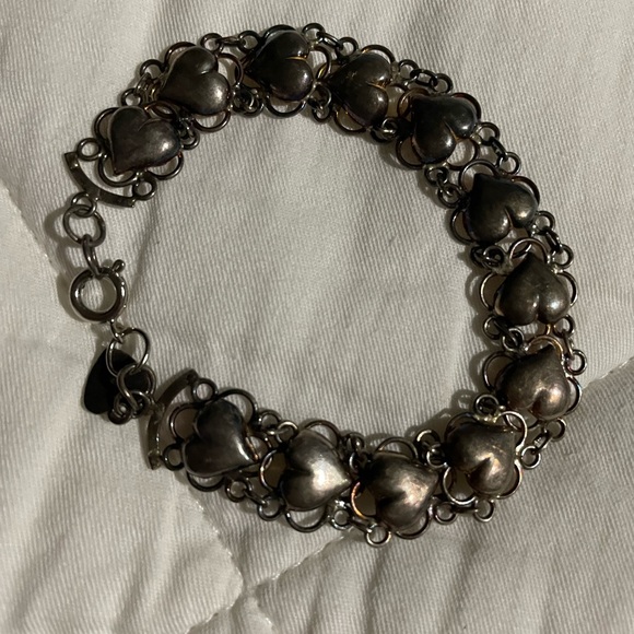 Romantic Heart Shaped Sterling Silver 1950s Bracelet - Picture 2 of 3